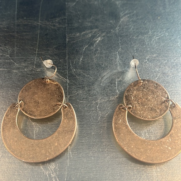 NWOT Bloomingdale’s gold earrings and silver earrings - Picture 2 of 3